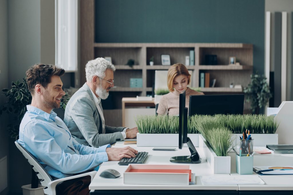 The Pros and Cons of Shared Desks Is It Right for Your Workspace